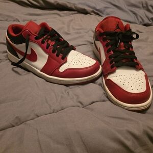 Nike Men's Red and White Low-Top Sneakers
